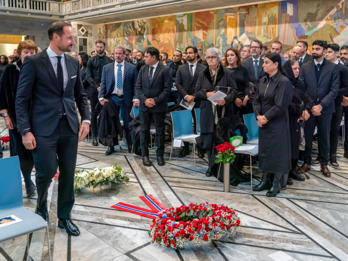 Kronprins Haakon var til stede ved Shabana Rehmans begravelse fra Oslo rådhus. Foto: Heiko Junge / NTB